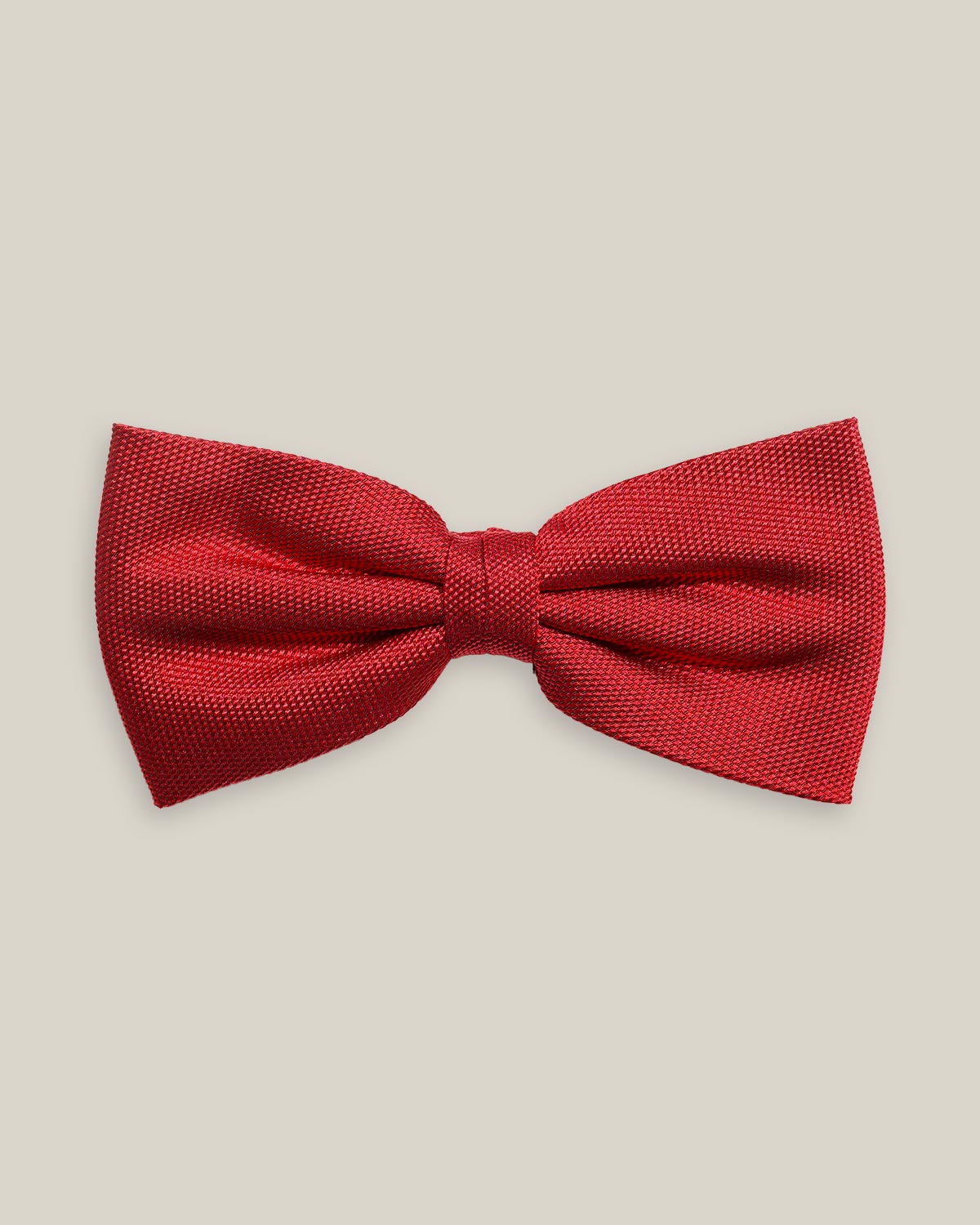 Red pre-tied bow tie with a finely textured woven silk finish