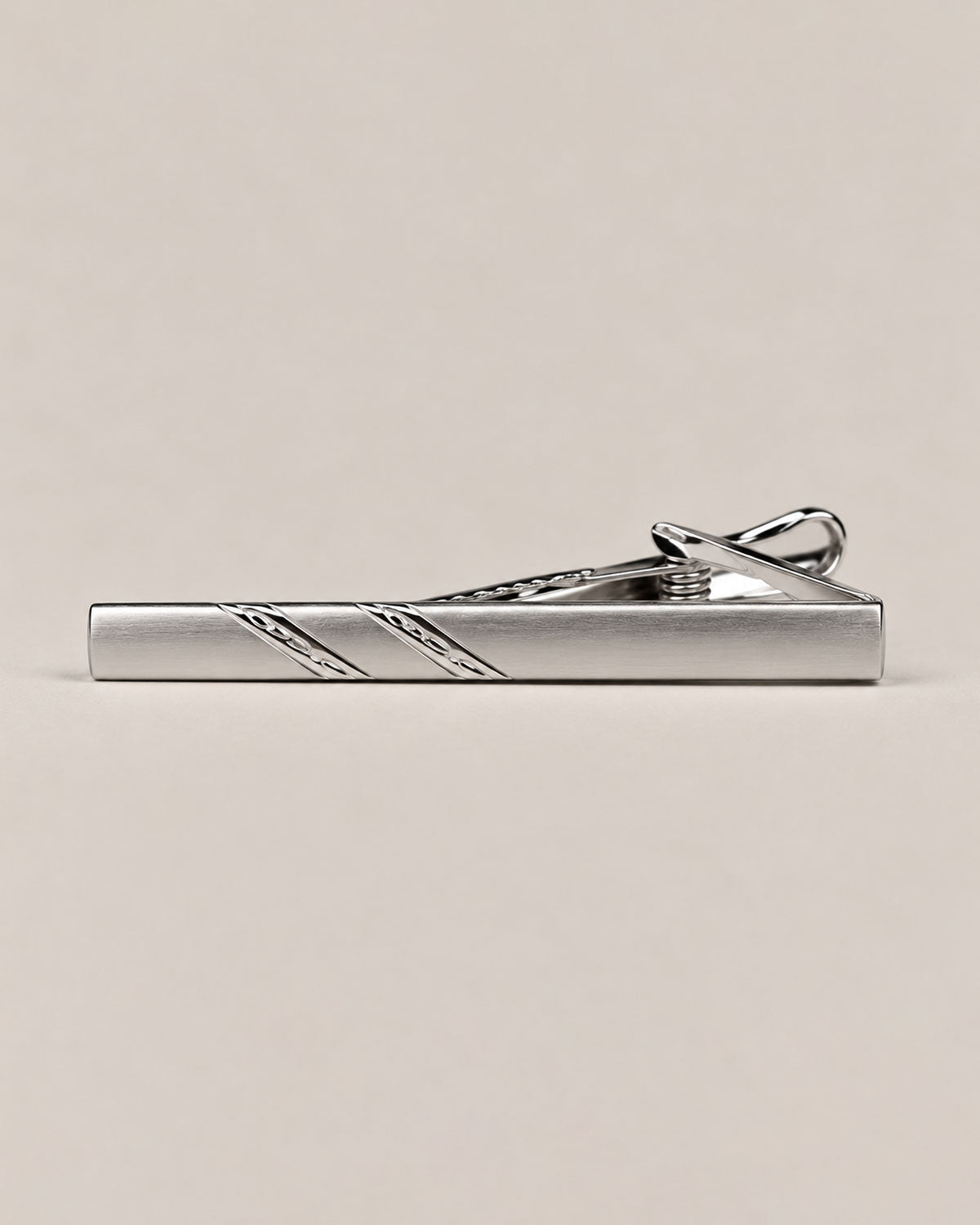 Stockholm Kravatt silver-tone tie clip with two textured diagonal details and a spring-loaded fastening