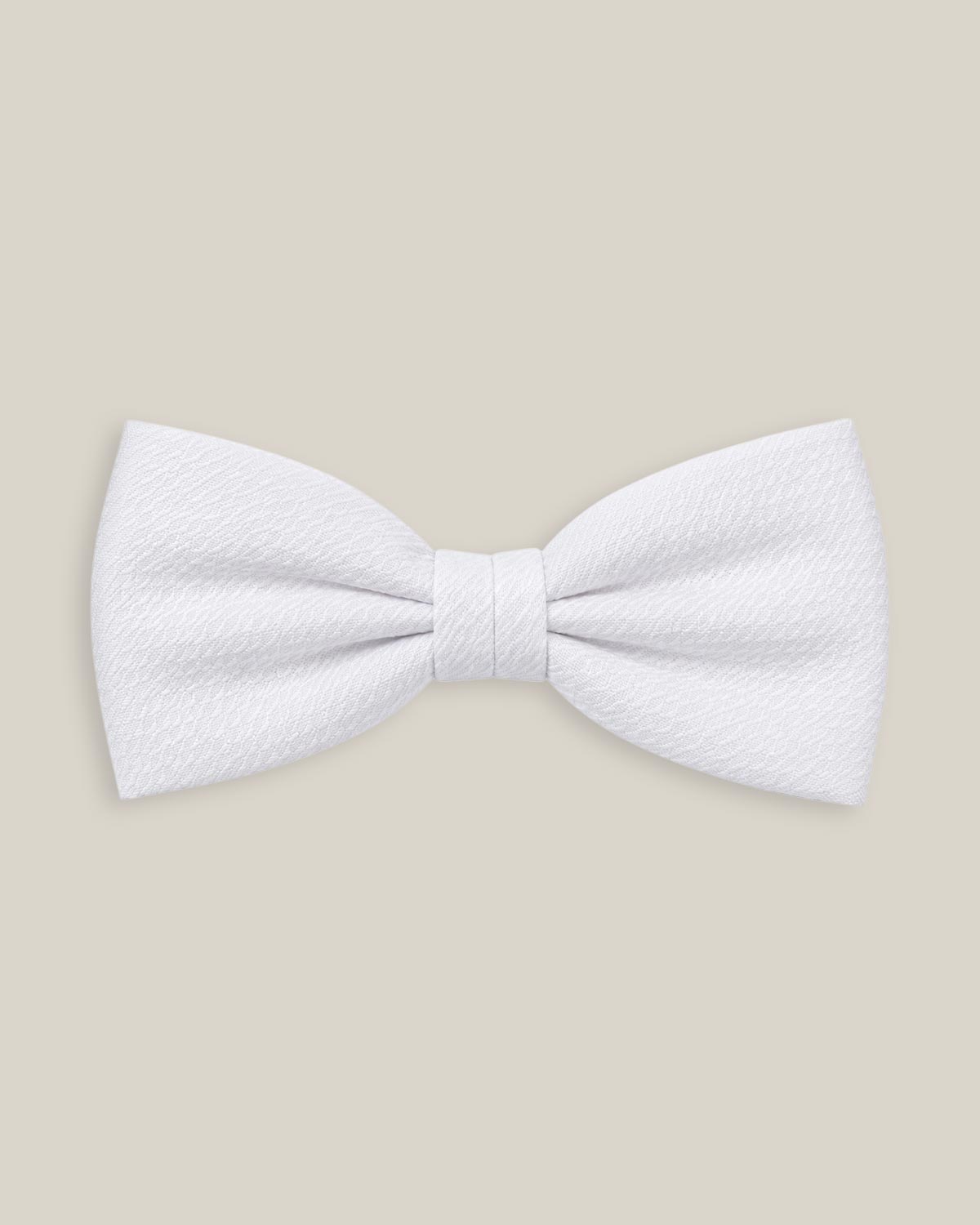 White piqué pre-tied bow tie for a white-tie tailcoat outfit